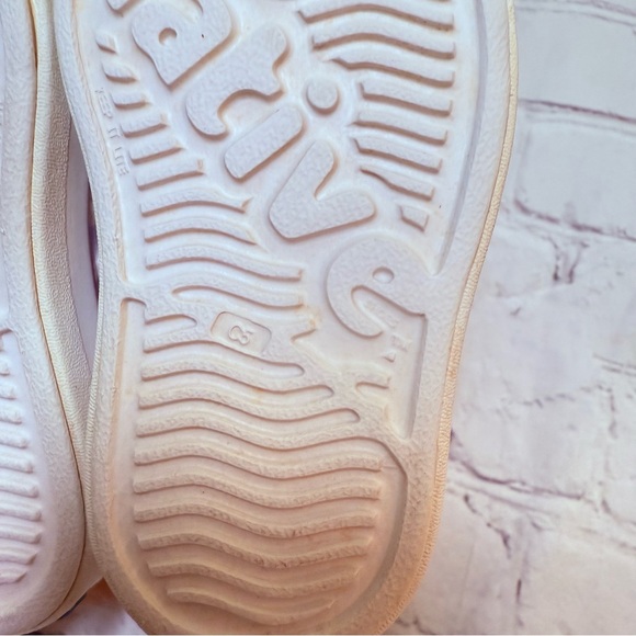 Natives - Picture 7 of 7